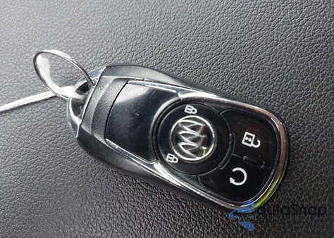 2018 Buick Regal Tourx Preferred z USA, uszkodzony, nr VIN W04GU8SX0J1113366